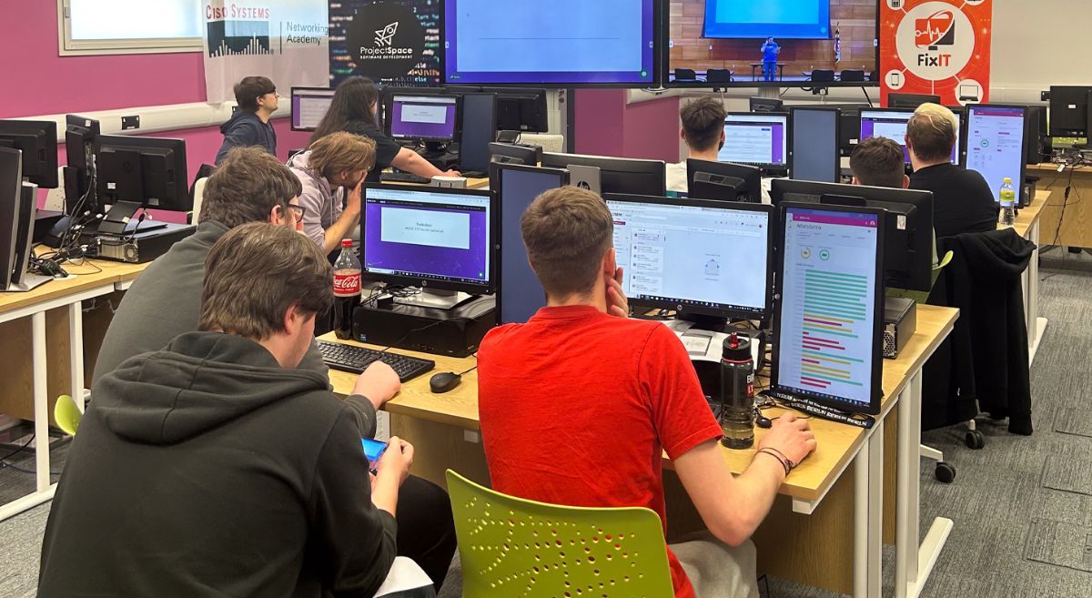 Picture of SERC Students at a computer